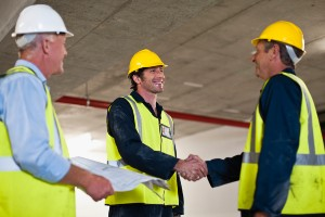 ¿Qué ocurre si consigo un nuevo trabajo mientras percibo la indemnización por accidente de trabajo?
